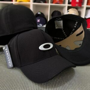 Boné Flexfit Oakley - PRETO/BRANCO